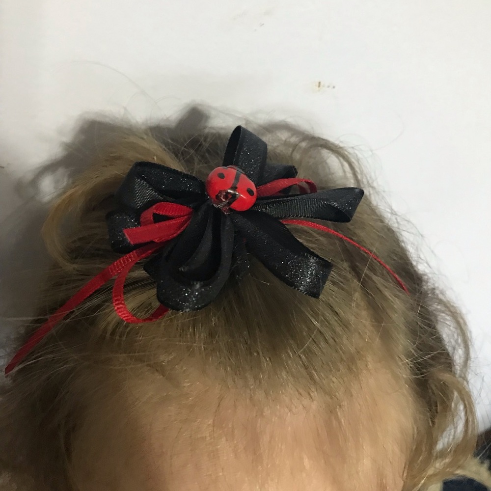 Lady bug hair bows 👚👕BUNDLE THIS 3 for $12.